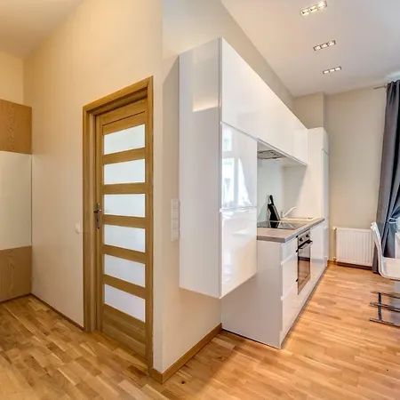 Apartment Dr - Frank Zoppot