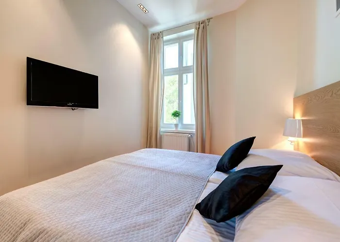 Apartment Dr - Frank Sopot