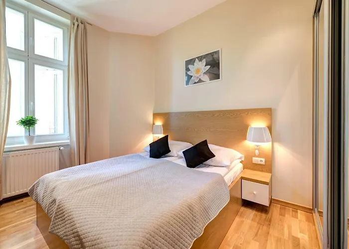 Apartment Dr - Frank